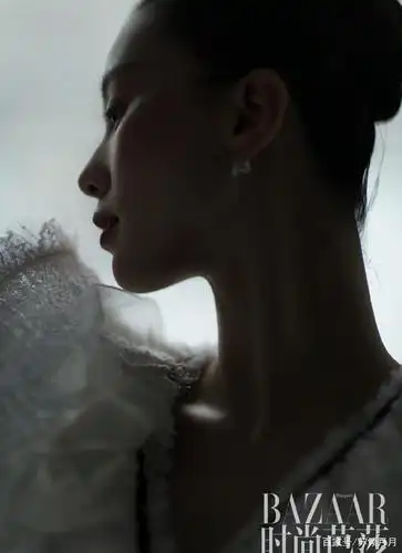 刘诗诗登上《时尚芭莎》3月封面,新造型惊艳众人