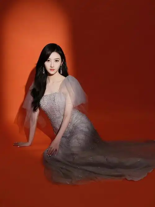 景甜lamoon婚纱星河薄纱礼服空降资生堂美发护发发布会现场