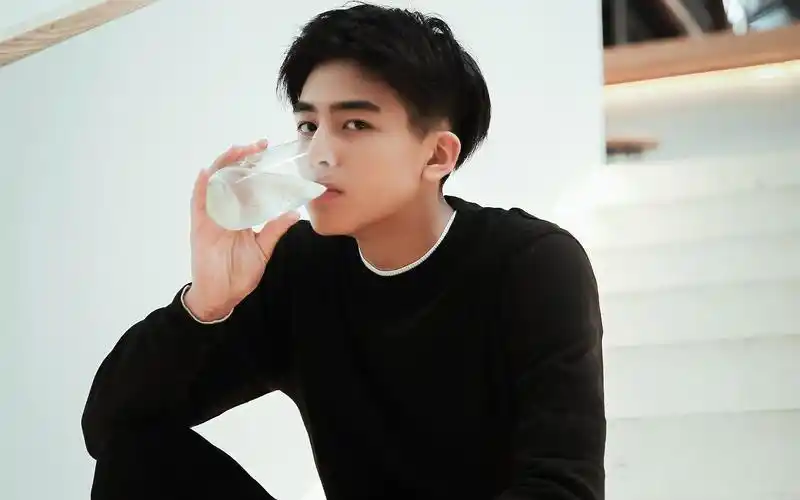 国民校草宋威龙高清壁纸下载