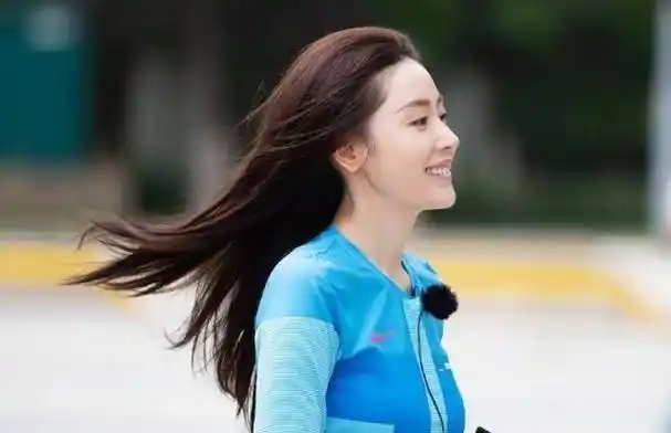 29岁张天爱为了美睡前护肤两小时,入睡都开着大排灯护肤_保养_网友