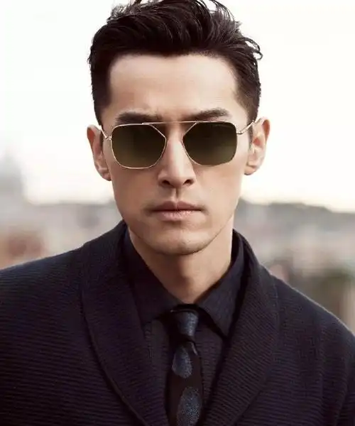 剃了胡子的胡歌