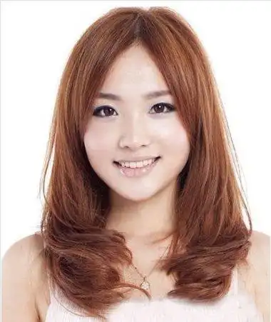 额头宽下巴短适合什么脸型 下巴短女生发型设计