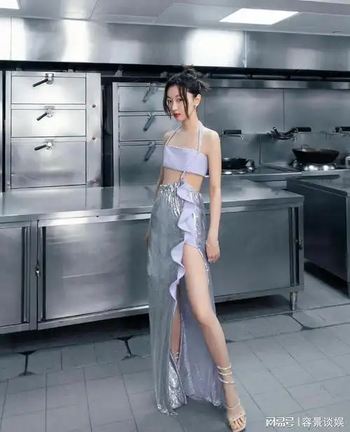 周冬雨超现实写真令人费解,或许这就是超一线女星的诱人魅力吧