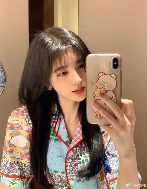 原创鞠婧祎分享库存美照清纯优雅风格多变太撩人膝盖伤口超抢镜