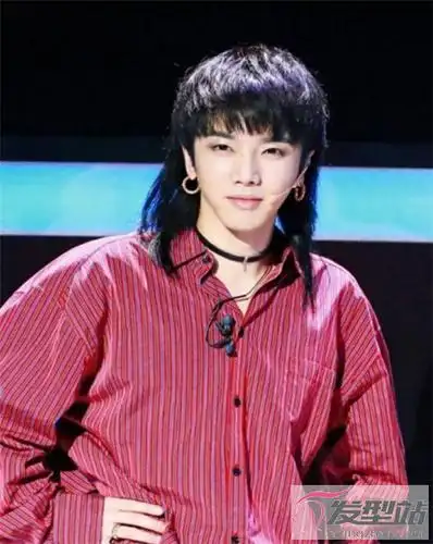 华晨宇发型后面长最受欢迎鲻鱼头之前被称丑如今却成流行趋势