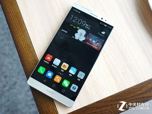 一套装中不仅有手机,还附赠有颜值更高的huawei watch,可谓是华为mate