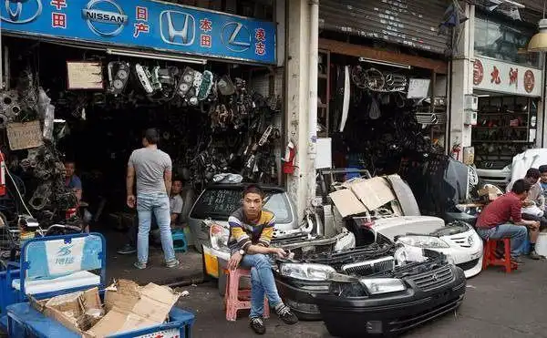 只要你够仔细,在陈田你会买到各种各样的汽车零配件,甚至能够在这里