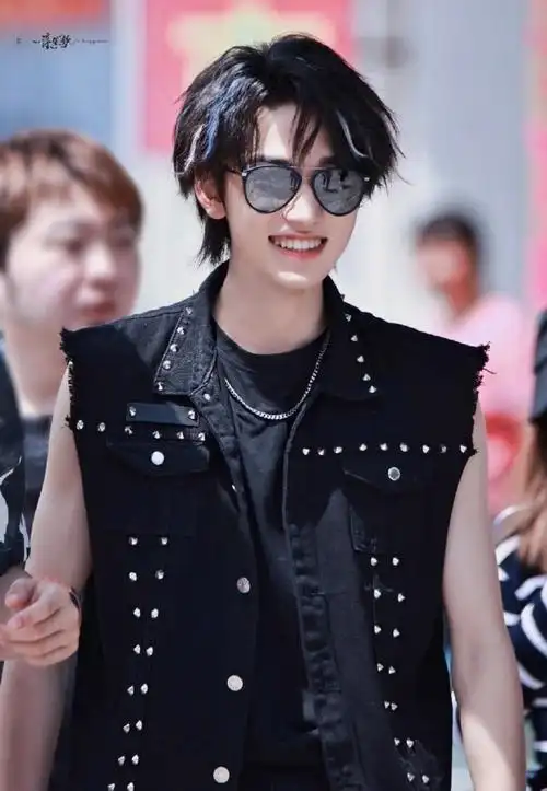 宋亚轩新专辑白色挑染造型