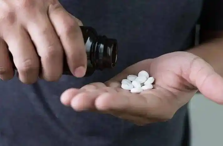 关于阿奇霉素的禁忌搭配还有很多,如地高辛,环孢素,利福平等,如果搭配