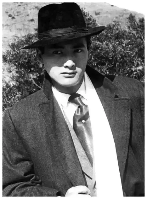 周润发健康与激情的追求他奔驰在马拉松赛场上