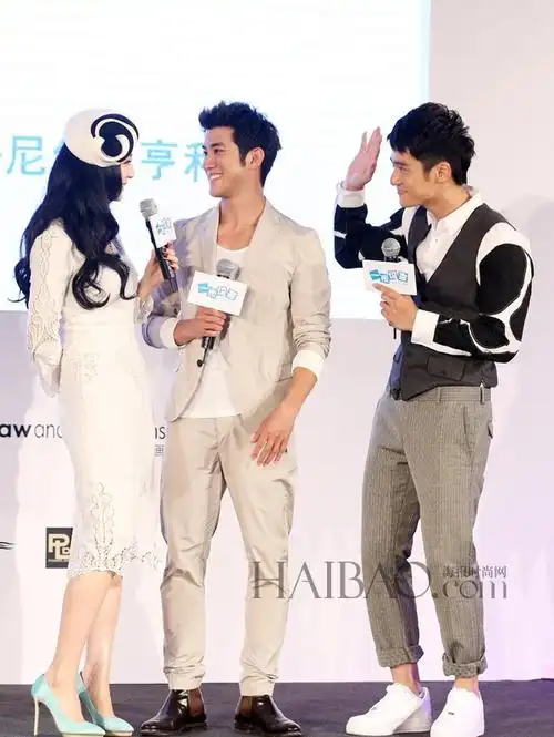 从范冰冰李治廷宣传期着装看两人暧昧瞬间