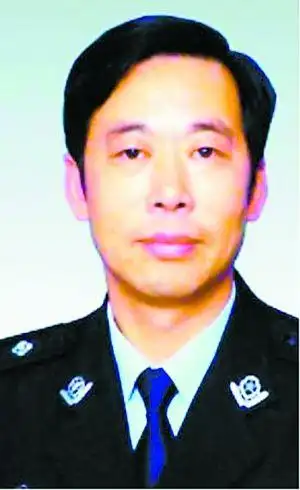 "赌前程"的公安局长未停职没受罚