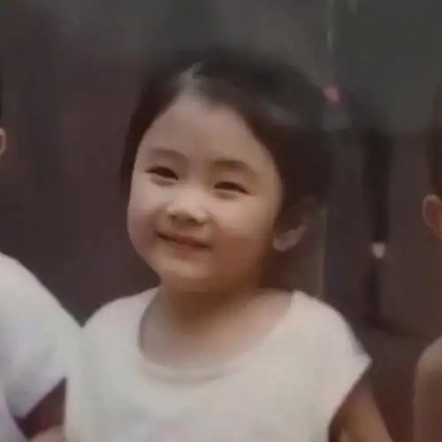 微博上看到晶晶(谭松韵)小时候