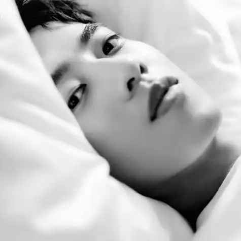 男生头像冷酷侧脸高清黑白唯美我就喜欢这样的男头