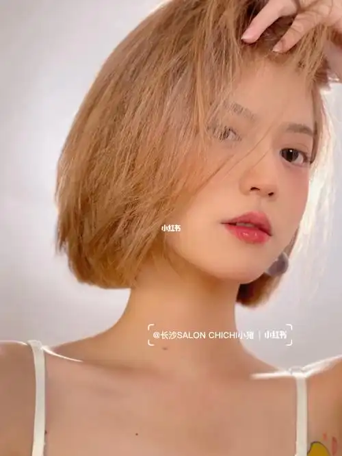 这样的发型谁不爱,短发这样才不会单调_短发_发色_发型_染发_混血感