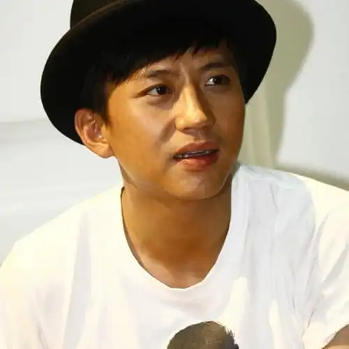 邓超短发发型酷帅魅力十足