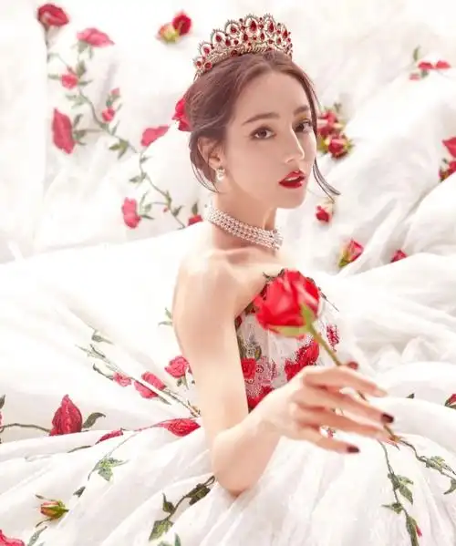 迪丽热巴玫瑰婚纱我好爱迪丽热巴向全世界安利迪丽热巴