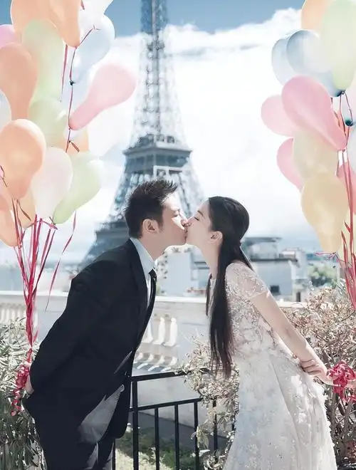 杨颖晒35岁生日照与父母儿子罕见同框小海绵露正脸像爸又像妈