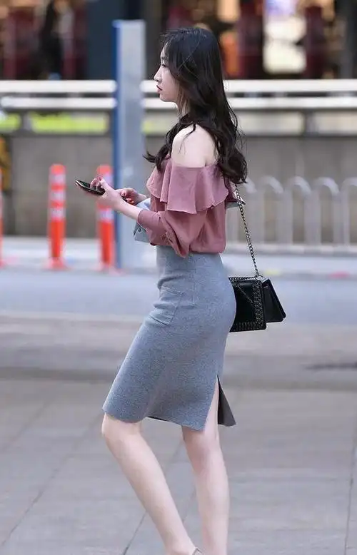 街拍女生侧面身材最有立体感这样一看真是越看越养眼