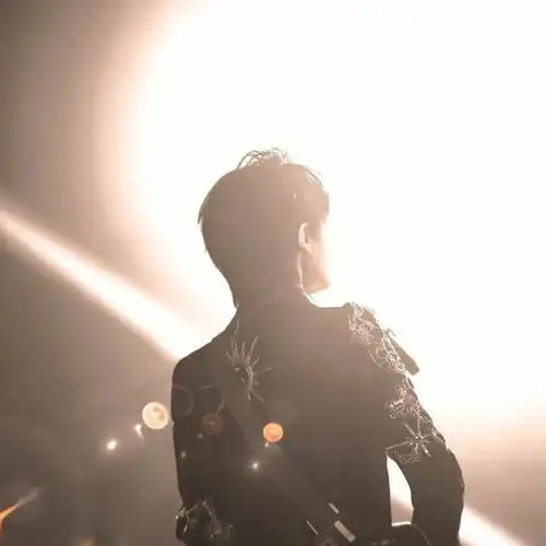 宋亚轩  宋亚轩的背影杀,太man了#宋亚轩背影壁纸分享