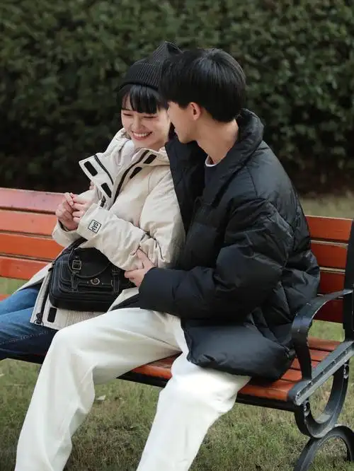 冬日情侣穿搭开启公园高甜约会01