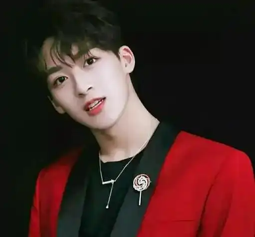 何洛洛wink  - 抖音