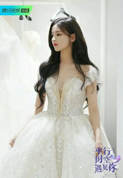 平行时空遇见你##杨超越白昼星空婚纱造型