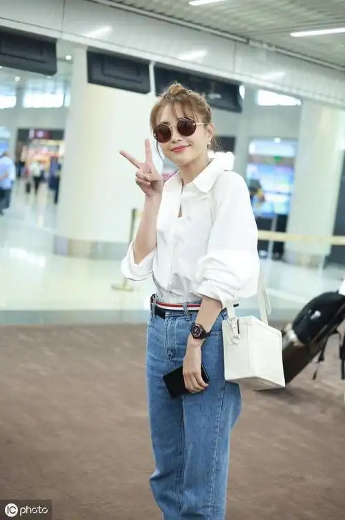 2019年7月20日,北京,包文婧现身机场(图片来自 ic photo)