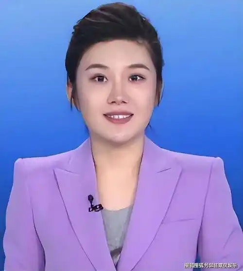 央视《朝闻天下》女主播开场出现失误,表现不稳定市场口碑下滑_郑子