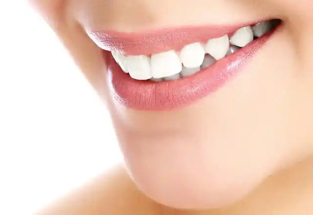 因此牙齿对我们的整体形象有很大的影响,拥有洁白整齐的牙齿可以给