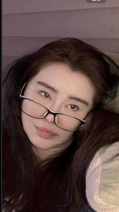 57岁的王祖贤生日当天分享素颜近照～天呐我不是最后一个知道姐姐只有