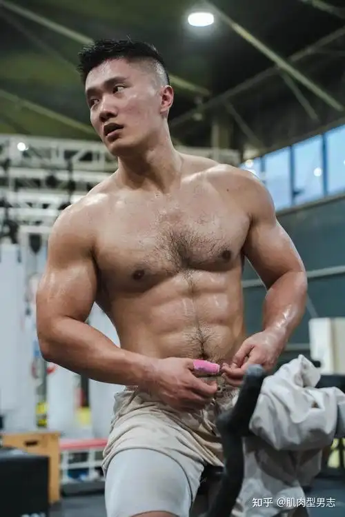 180cm北京体育大学的肌肉男大,胸毛太茂盛了!
