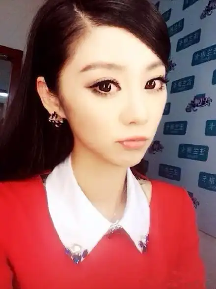 费沁雯自拍写真图片