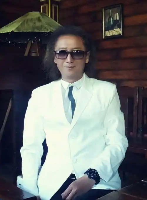 狼戈--西域一匹会唱歌的狼