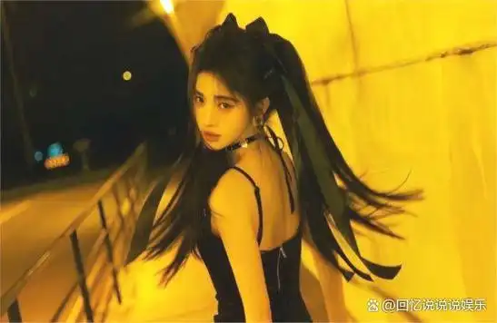 没想到,"解约风波"过后,首次亮相的鞠婧祎,已经走上另一条路