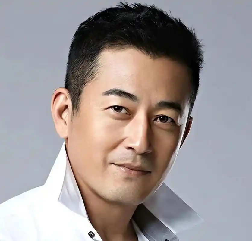 王志飞:愧对聋哑父母,为张歆艺抛弃原配,闪婚娶小15岁张定涵