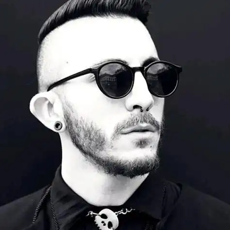 40成熟墨镜男人真实头像