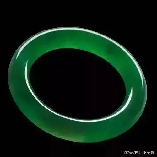 最贵翡翠手镯,惊掉下巴的绝美翡翠手镯
