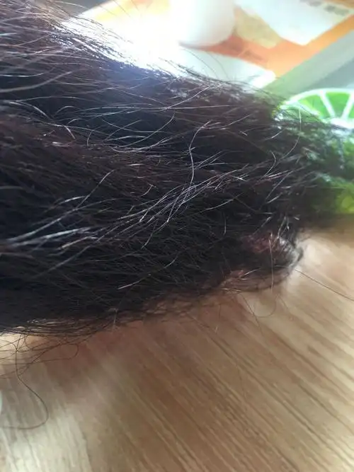 这个颜色的头发怎么能让他褪色,变成黄色