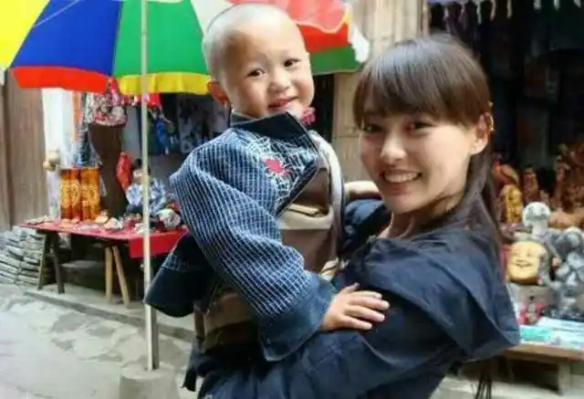 2006的照片,唐嫣出演《没有语言的生活》,这部剧给她的时候合同里说好