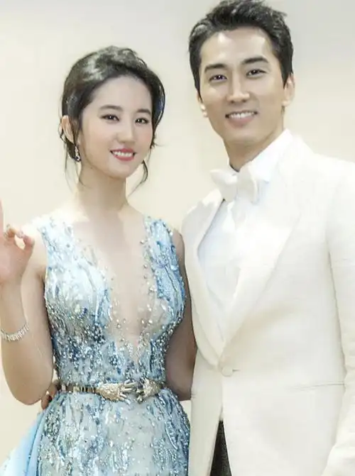 让5岁女儿认身家数亿的干爹两婚两离的刘亦菲妈妈现状如何