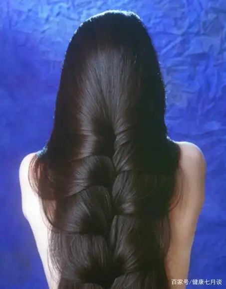 变白的头发还能黑回去吗?老中医:多吃这3物,乌黑秀发不用愁!