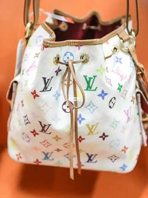 lv白三彩,简直是颜值爆棚呀_包包_白三彩_奢侈品_路易威登怎么样_女神