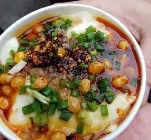 在重庆豆腐脑我们也要吃麻辣的 不麻不辣不正宗