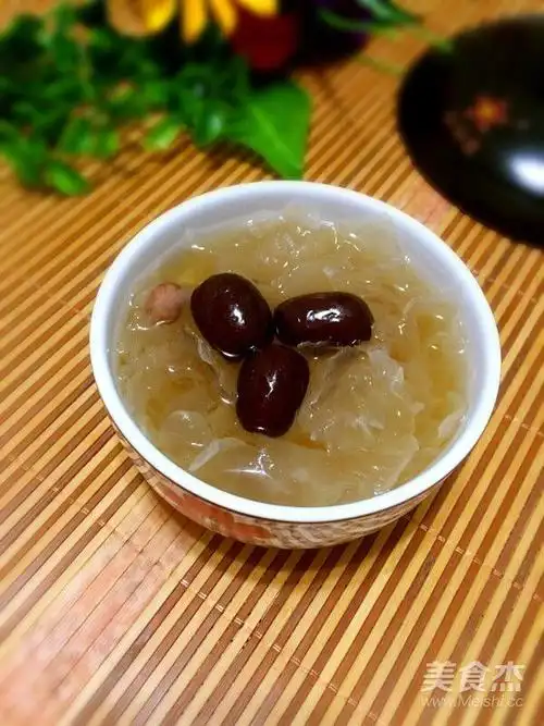 红枣花生银耳羹