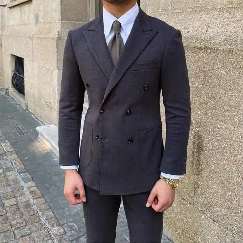 稳重,是进出职场或是重要场合的不错选择~双排扣西装让你自信又从容