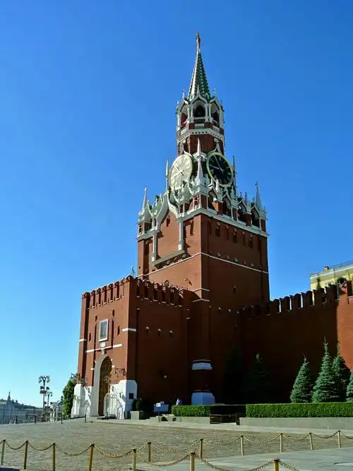 写美篇克里姆林宫在莫斯科市中心,是俄罗斯的标志之一,享有"世界第八