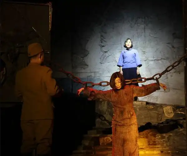 立医院治疗,他们派日伪报纸记者对赵一曼进行采访摄影,大肆污蔑赵一曼