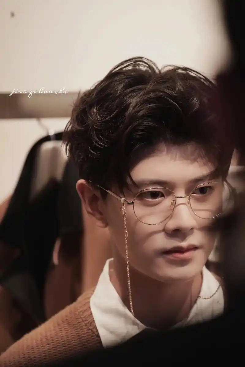 任嘉伦 #能抗住怼脸镜头的颜值  好奇怪呀!我就是喜欢你# - 抖音