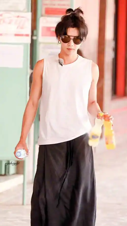 明星肌肉线条有多绝##华晨宇五大唱片销量冠军